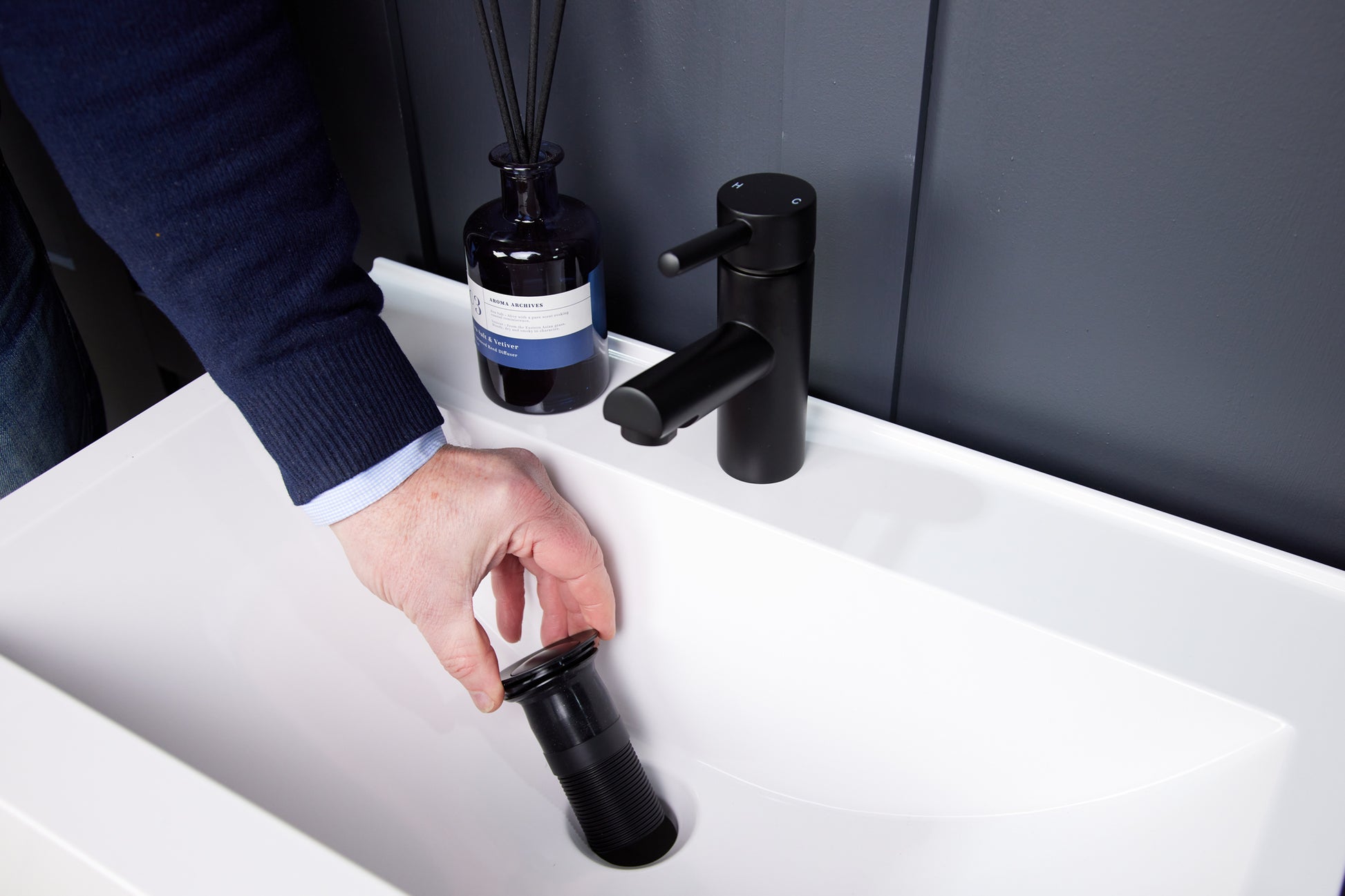 Top-Fix Fast Fitting Unslotted Basin Waste - Matt Black