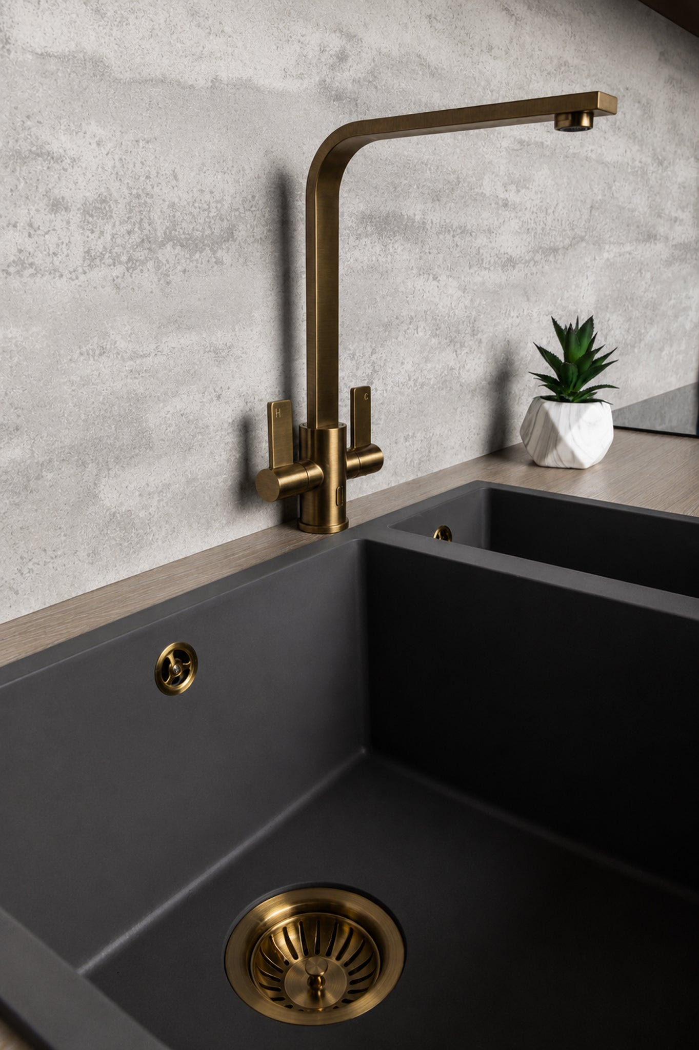 Top-Fix Rena Fast Fitting Kitchen Tap - Antique Brass