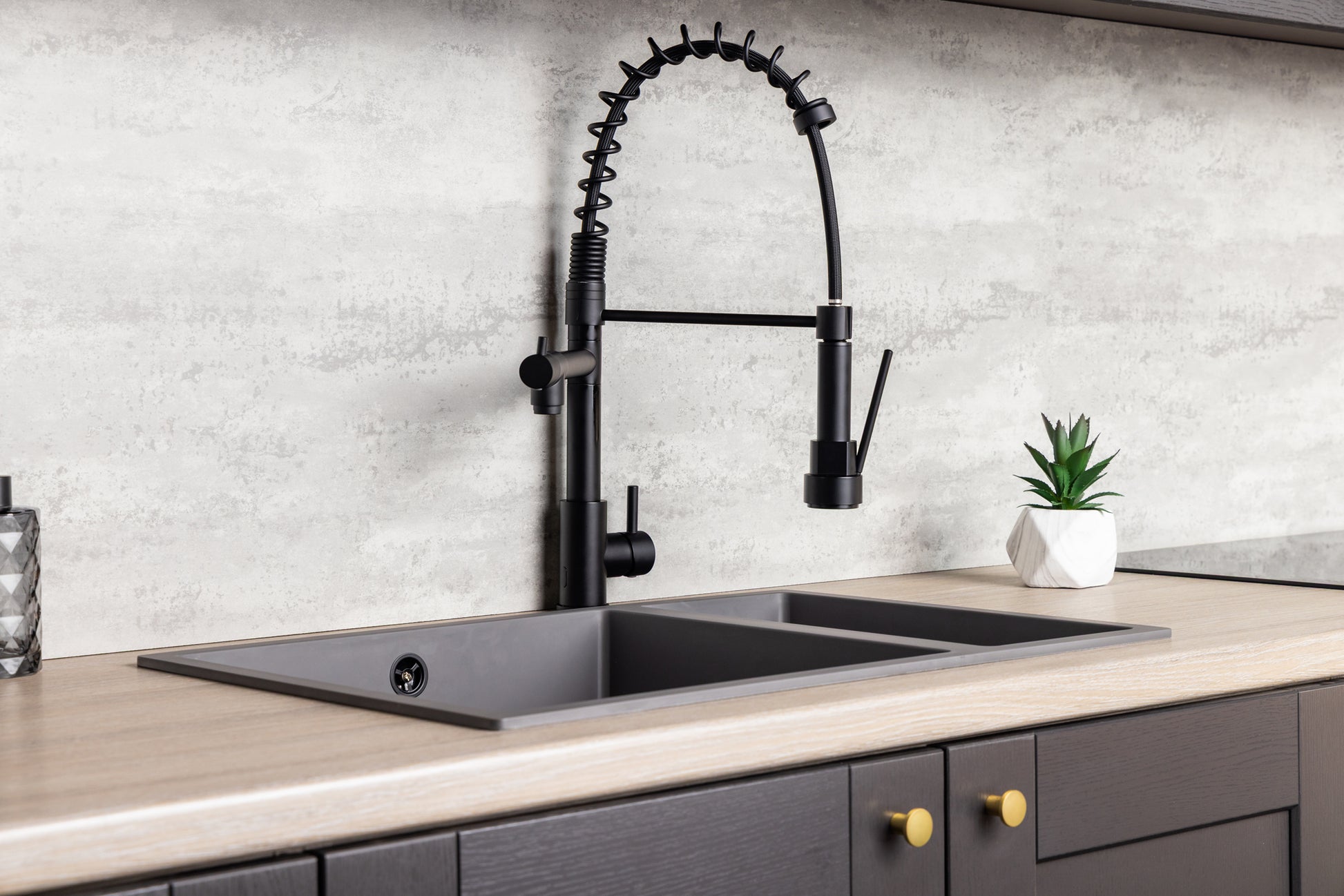 Top-Fix Alto Multiuse Fast Fitting Kitchen Tap - Matt Black