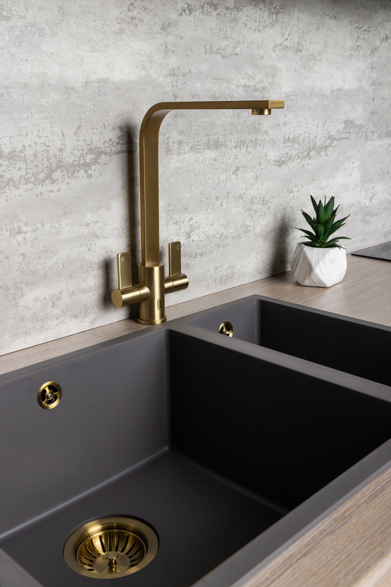 Top-Fix Rena Fast Fitting Kitchen Tap - Brushed Brass