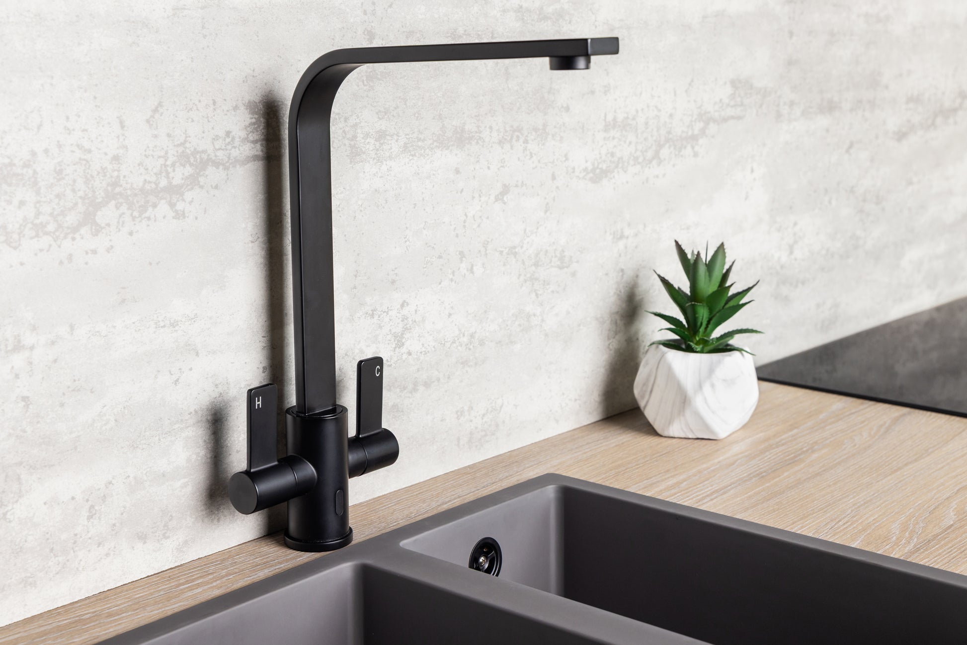 Top-Fix Rena Fast Fitting Kitchen Tap - Matt Black